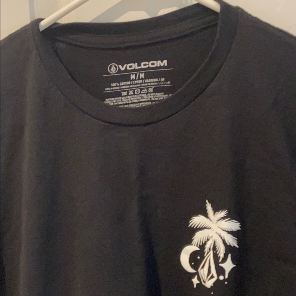 men’s Volcom Tee - Picture 3 of 3